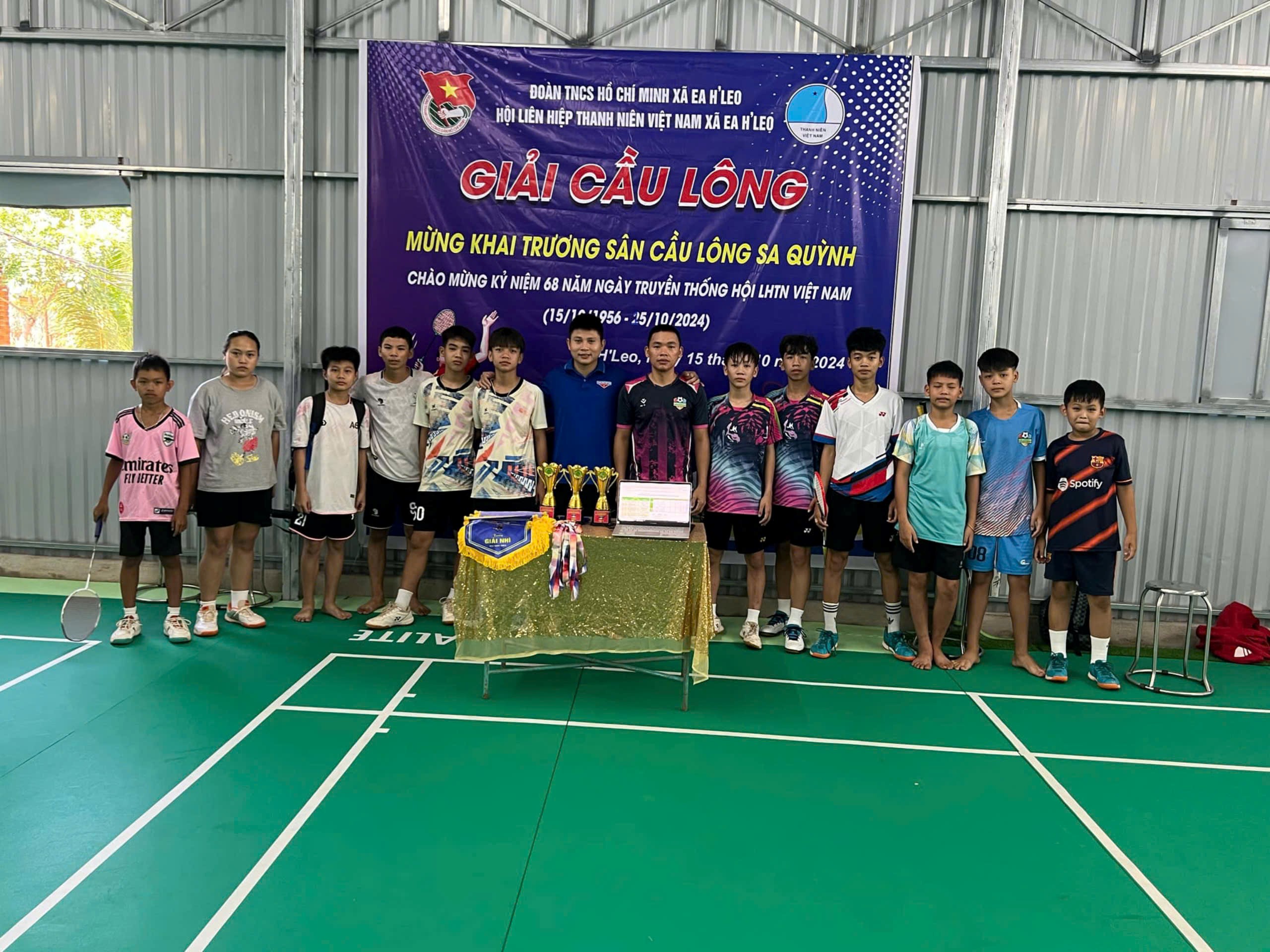 Xã Ea H’Leo tổ chức giải cầu lông chào mừng kỷ niệm 68 năm Ngày truyền thống Hội LHTN Việt Nam (15/10/1956-15/10/2024)